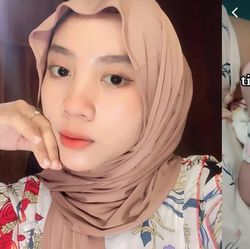 Potret Wanita Melahirkan Tanpa Sadar