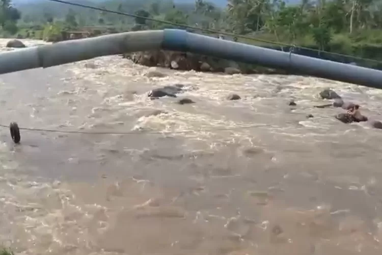 Potret Bocah Terjebak Di Sungai Cianjur