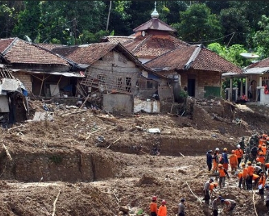 Bangunan Di Bogor Rusak Akibat Bencana Alam