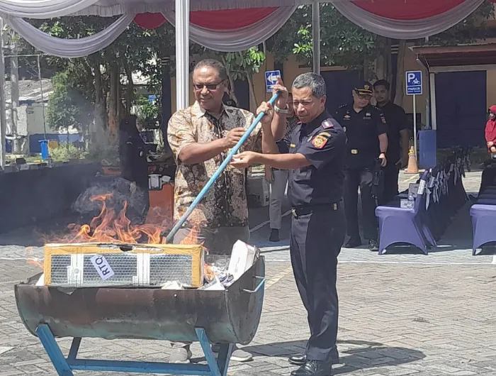 Bea Cukai Juanda musnahkan barang sitaan selama sebelas bulan