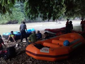 Bocah Tewas Terbawa Arus Di Sungai Depok