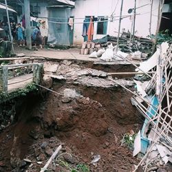 Tebing Longsor Akibat Hujan Deras Jembatan Putus di bogor