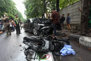 Kecelakaan Beruntun Akibat Sopir Mercy Mabuk Di Jatim