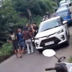 2 Pak Ogah Pukul Pemobil di Puncak Megamendung Bogor