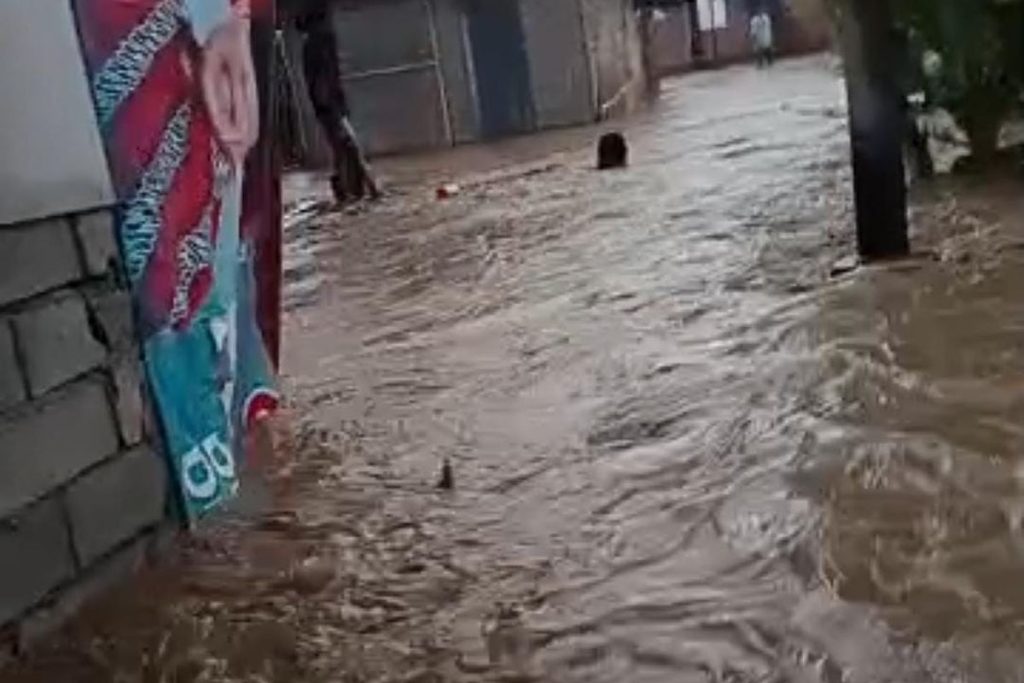 Perempuan Hilang Terseret Arus Banjir Bandang di Sumbawa Barat