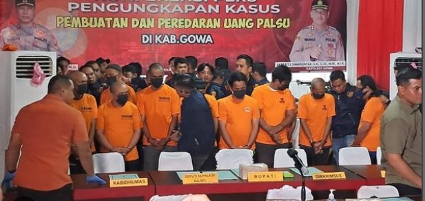 17 Tersangka Uang Palsu Terancam Penjara 10 Tahun Di Makasar