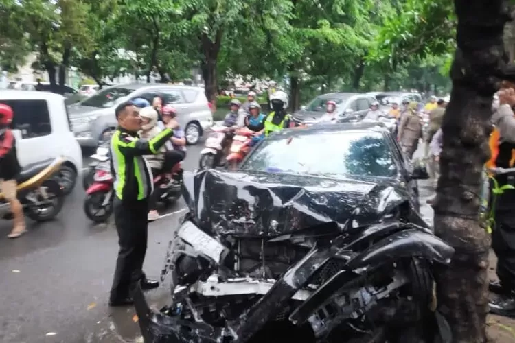 Kecelakaan Beruntun Akibat Sopir Mercy Mabuk Di Jatim