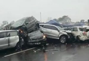 Kecelakaan Beruntun di Tol Arah Cikampek Km 36 Di Jakarta