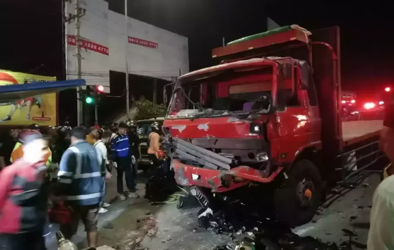 Peristiwa Kecelakaan Truck di Jalan Tol Semarang ABC